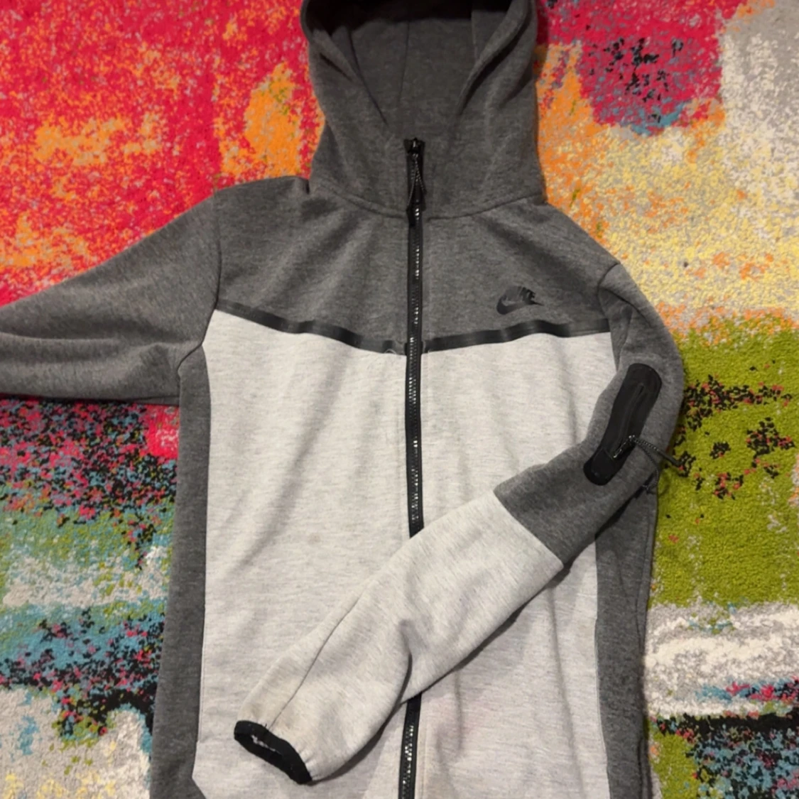 Nike grå tracksuit med logga