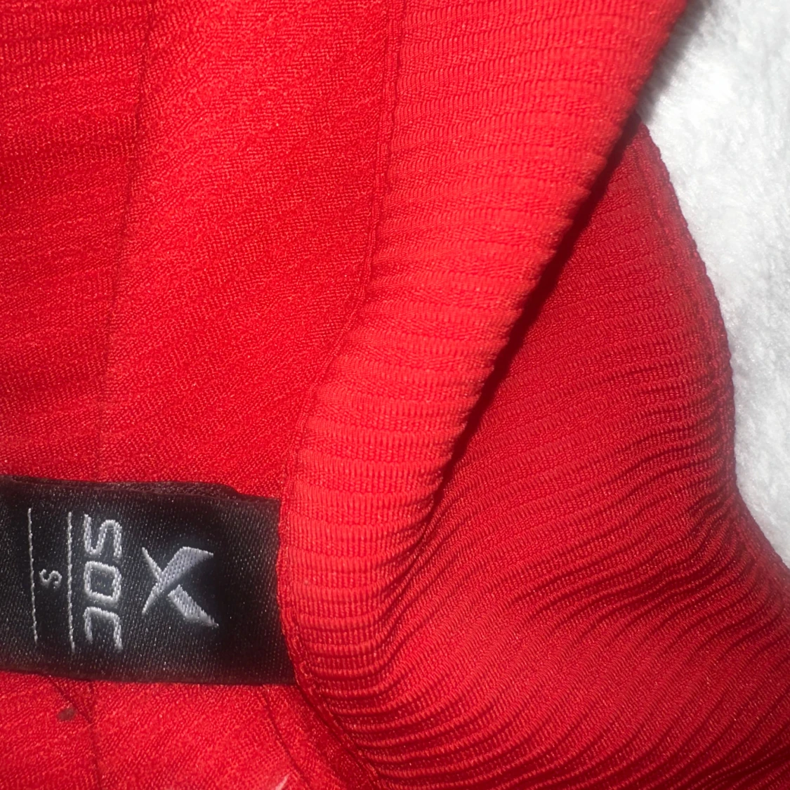 Röd träningsjacka från SOC, stl S - 1