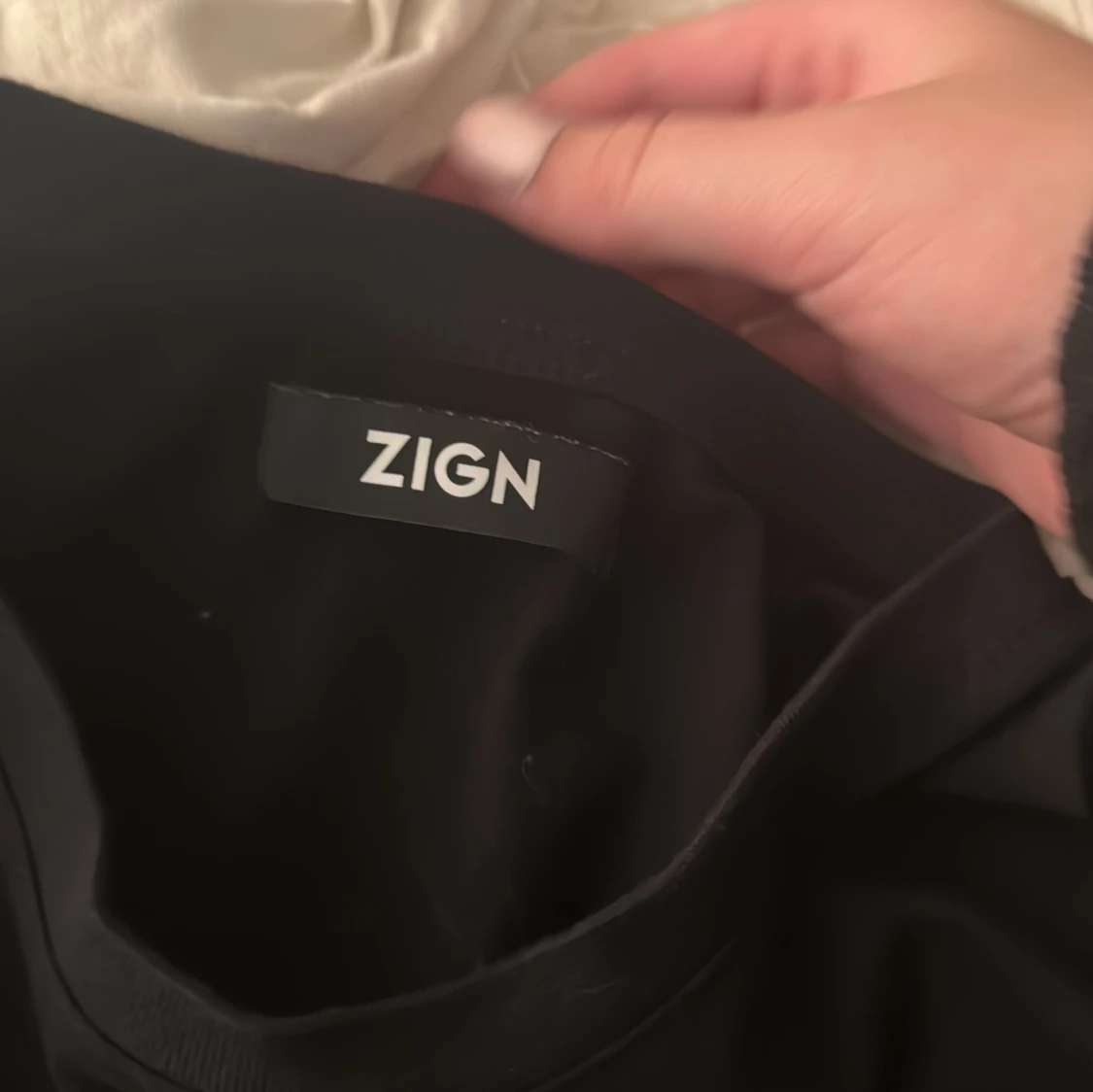 Svart t-shirt med tryck från Zign - 1