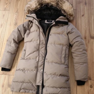 Everest dunjacka  - Jackan är i jätte fint skick. Använd enstaka gånger 🌸