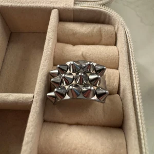Peak Ring Steel - Ring från Edblad i storlek 18,5mm💗