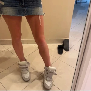 Isabel Marant skor - Säljer mina Isabel Marant Bekett i storlek 39! Dustbag och box finns tyvärr inte. Ge gärna bud❣️