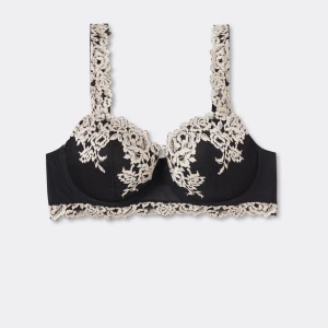 Intimissimi BH SÄLJES  - Som ny. storlek 75B, nypris runt 500. Egna bilder kan skickas😊