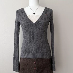 Reserverad hollister tröja ❣️ - Mörkgrå hollister tröja i stl M❣️