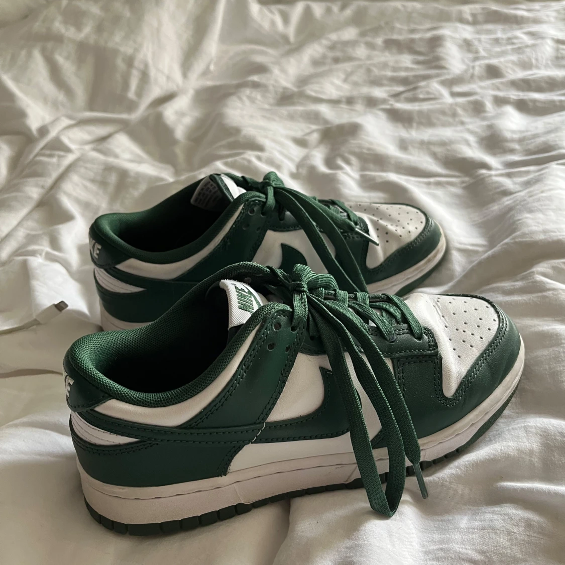 Nike Dunk Low gröna och vita sneakers