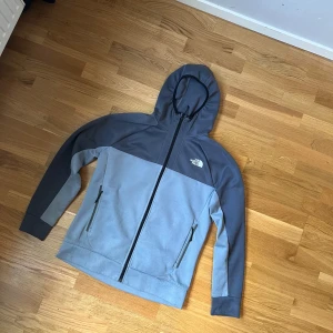 The North Face Hoodie - North Face Hoodie, Dm mig om du vill köpa : )