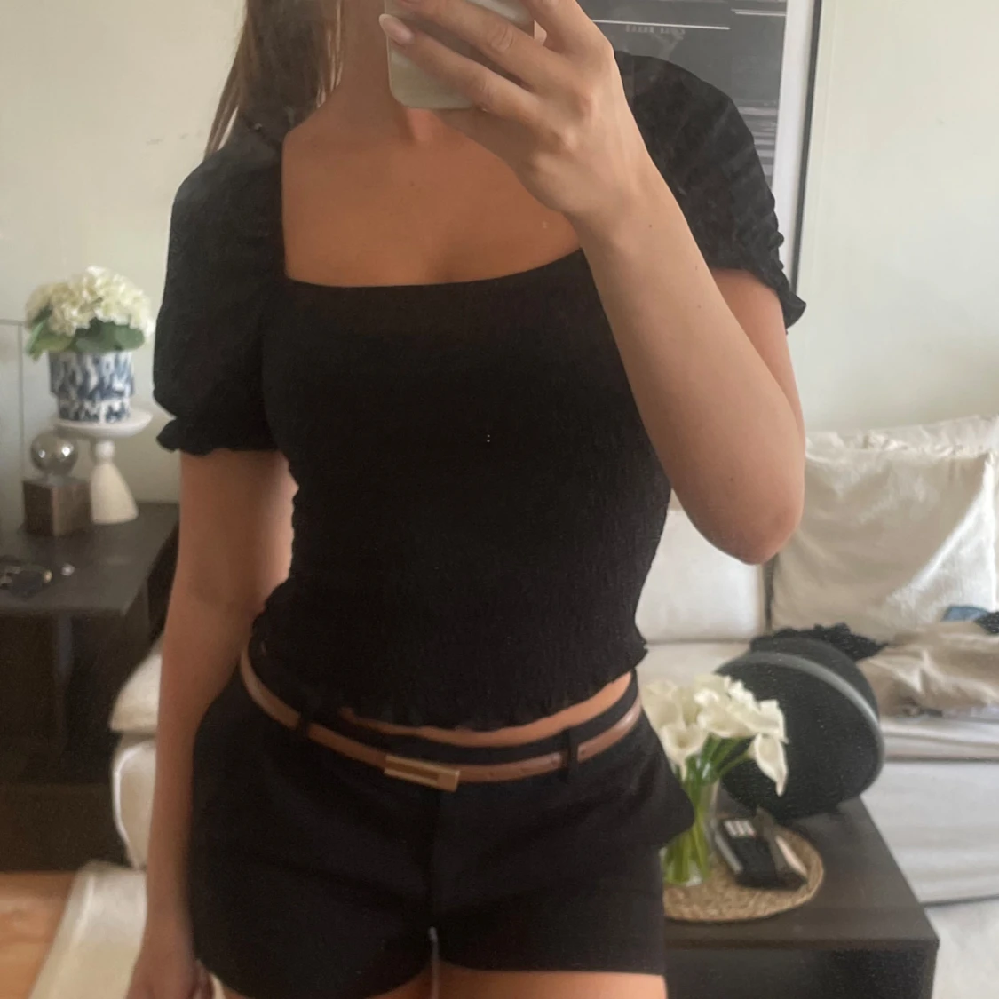 Svart topp med puffärmar - 1