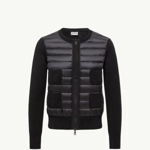 SÖKER! Moncler cardigan S - Söker en svart moncler cardigan i storlek S!💓