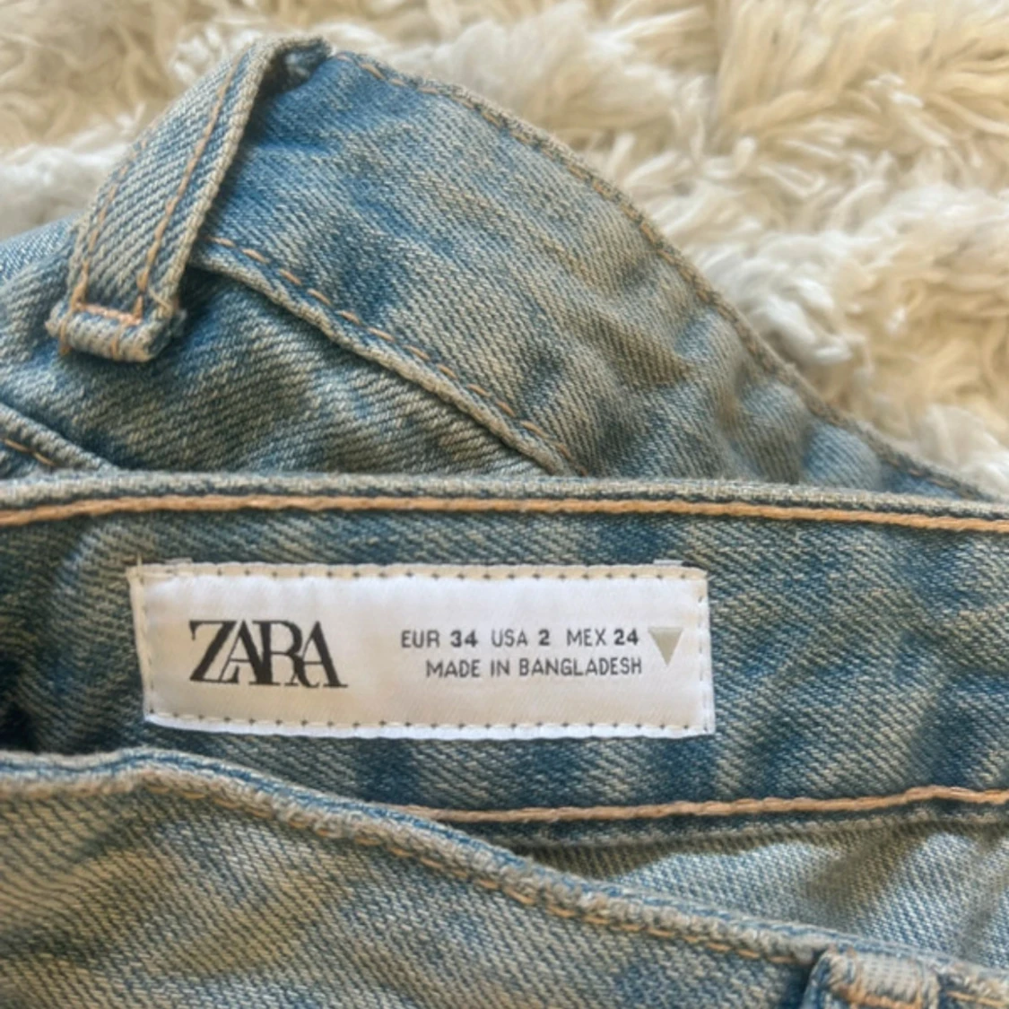 Ljusblå raka jeans från Zara - 2