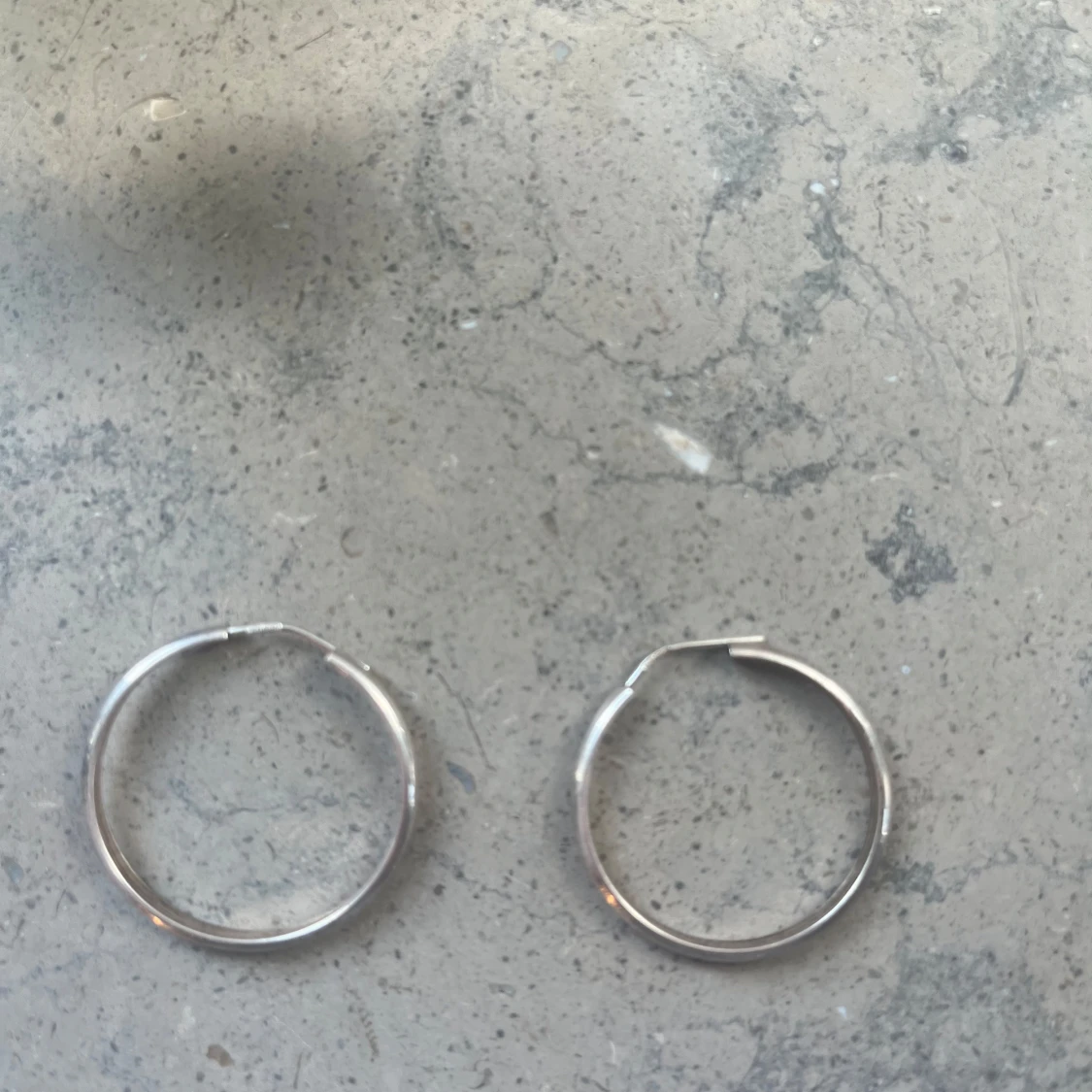 Silvriga hoops örhängen💓 - 3