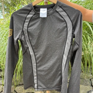 Grå långärmad tröja Maya Delorez -  Snygg underställströja 