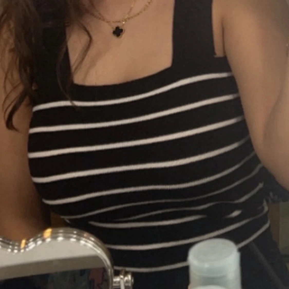 Svartvit randig linnetopp