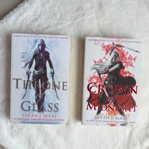 Throne of Glass  - Throne of Glass och Crown of Midnight (bok 1 & 2 i serien) köpte för kanske 5 år sedan och synligt lästa.