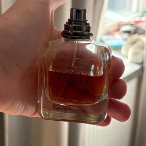 Stronger With You - Stronger With You är en grym parfym som drar till sig uppmärksamheten nu till hösten/vinertn. Priset är inte hugget i sten!