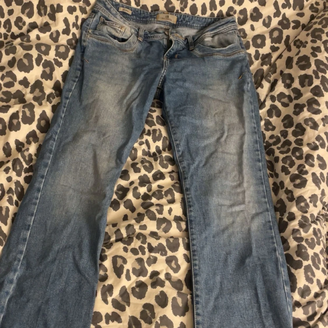 Blå bootcut jeans från ltb