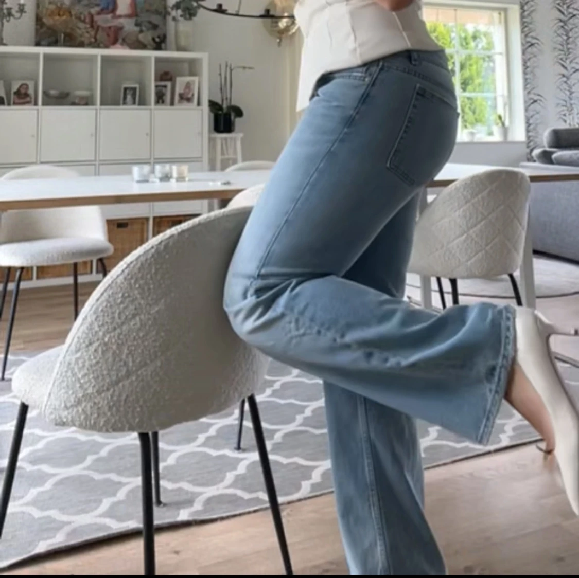 Ljusblå raka jeans med låg midja - 4