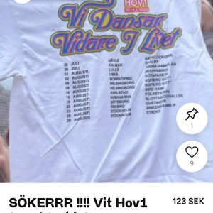 SÖKER ST XS - Vit t-shirt från Hov1 med färgglatt tryck 'Vi Dansar Vidare I Livet' SÖKER DEN I ST XS-S