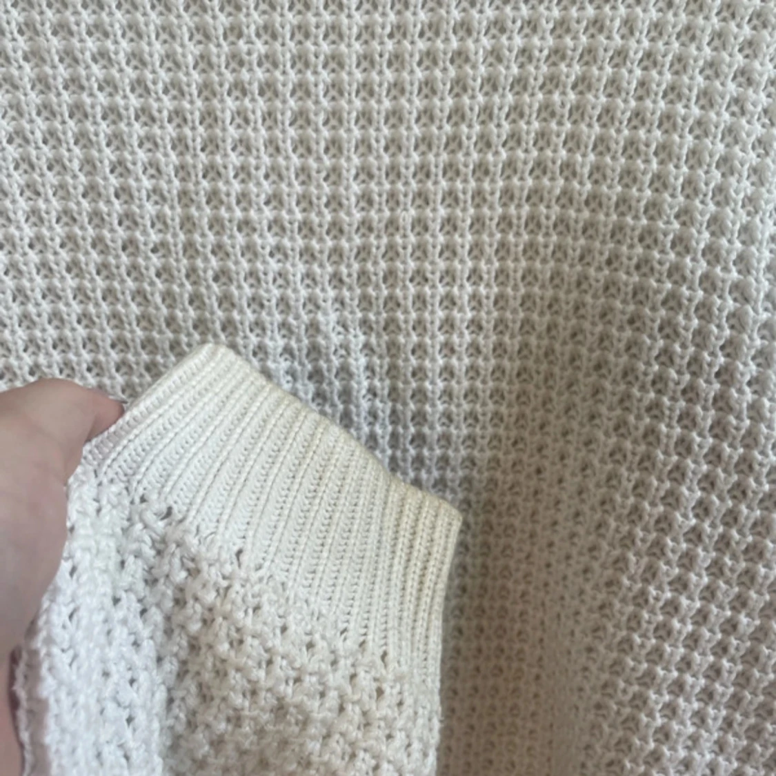 Vit stickad tröja med grov struktur - 3