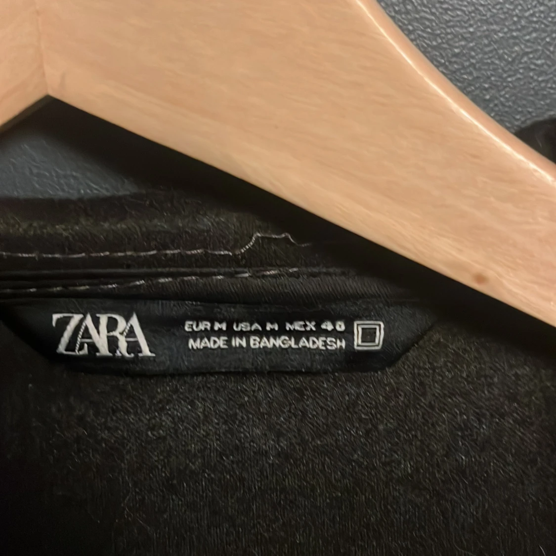 Grå vindjacka med huva från Zara - 1