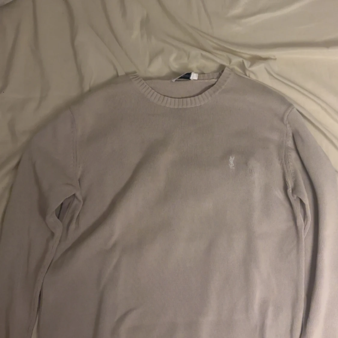 Beige stickad tröja från Yves Saint Laurent, nypris 4999kr