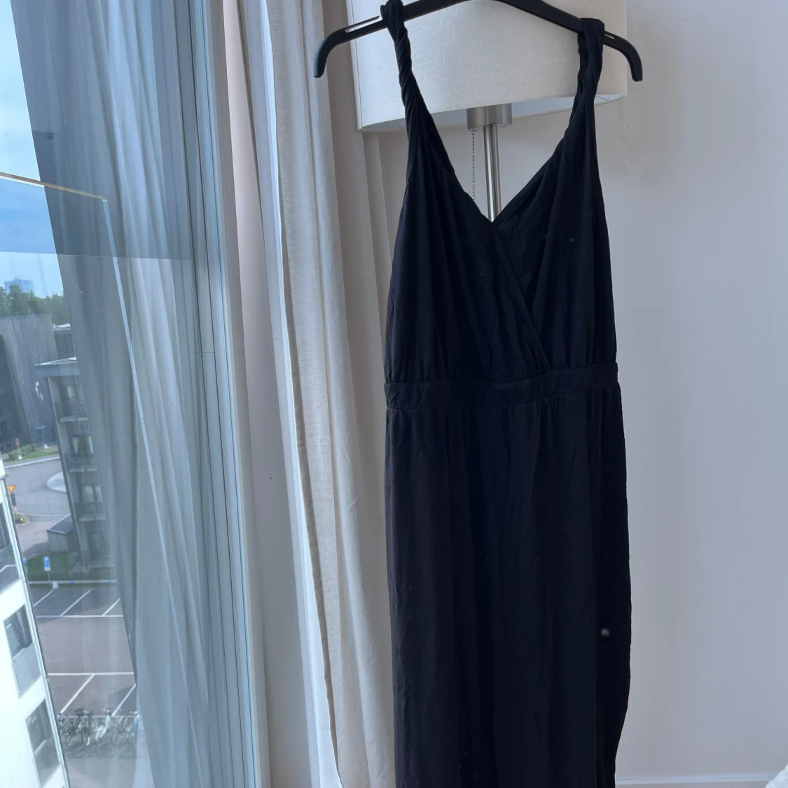 Svart maxiklänning från Lindex