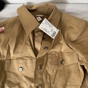 Kavaj - Helt ny med prislapp. 400kr