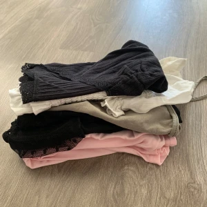 Mystery 5 klädesplagg - 5 stycken mystery plagg I storlek S 💗Alla av dessa klädesblagg har inga fläckar eller defekter.