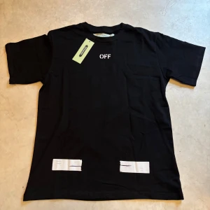 Svart OFF T-shirt  - Helt ny 