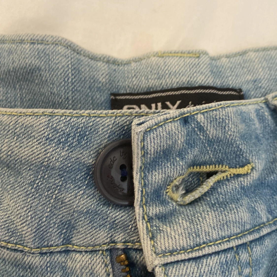 Ljusa jeansshorts från ONLY - 1