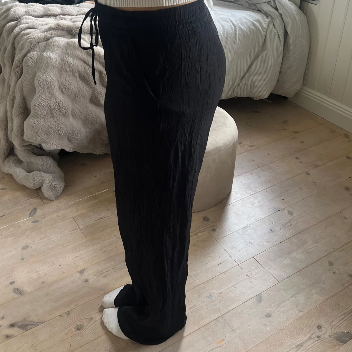 Svarta tygbyxor med snörning - 1