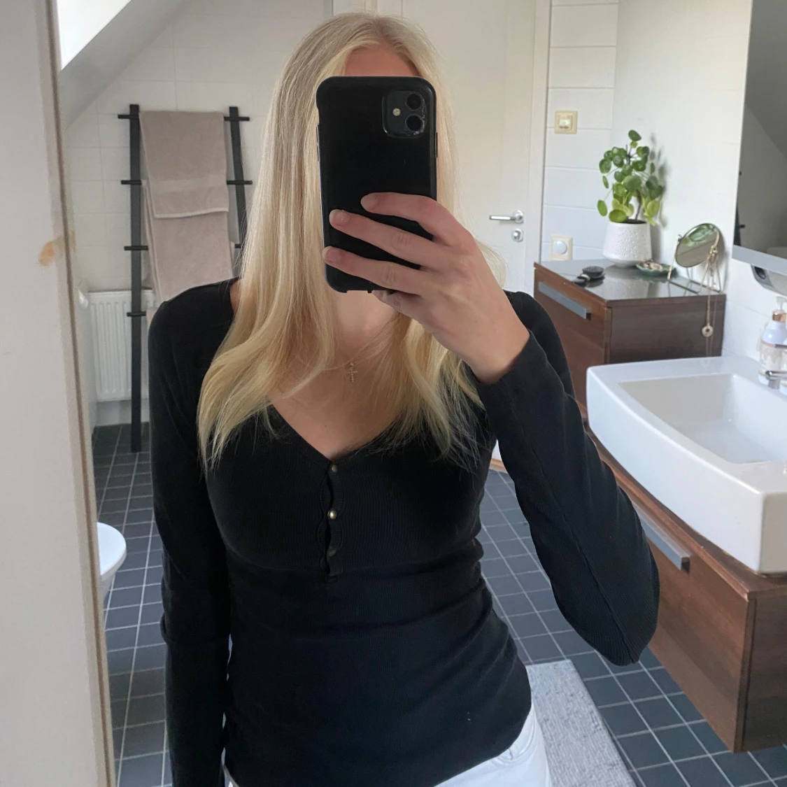 Svart ribbad långärmad topp - 1