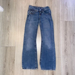 Blå jeans - Snygga blå jeans från Gina Tricot i storlek 140🫶🏻pris går absolut att diskutera!❤️