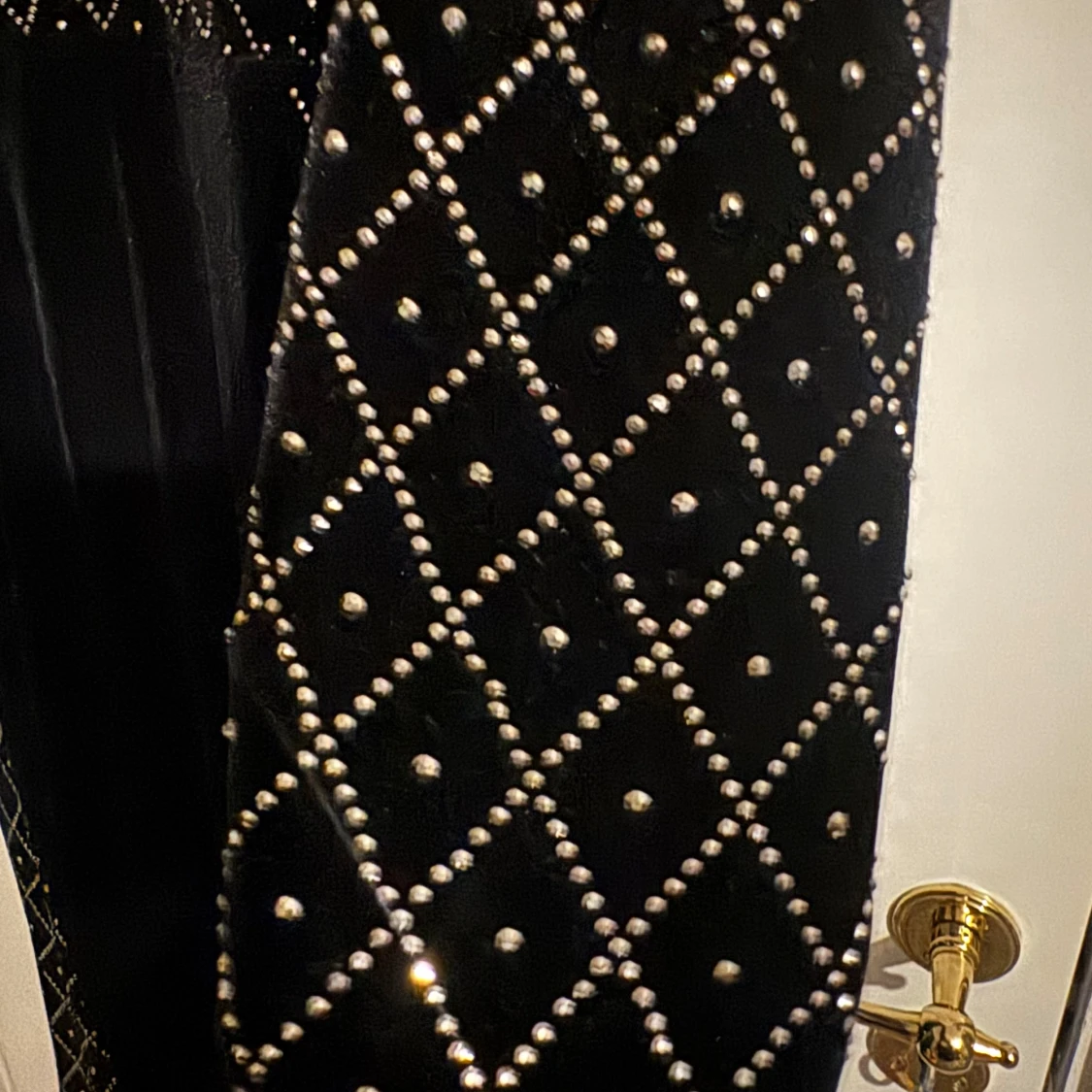 Svart långklänning med glittriga detaljer - 2