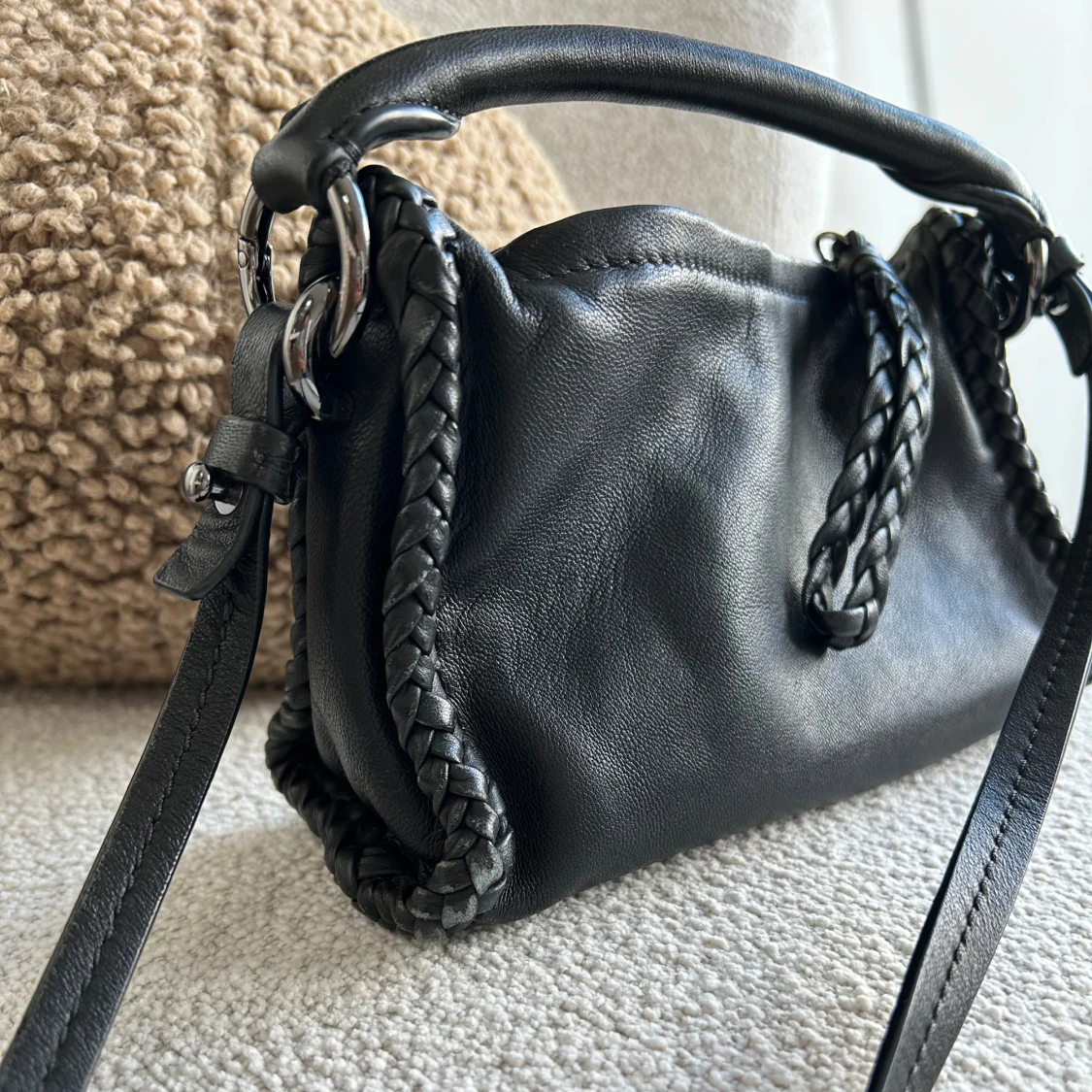 Svart handväska Massimo Dutti