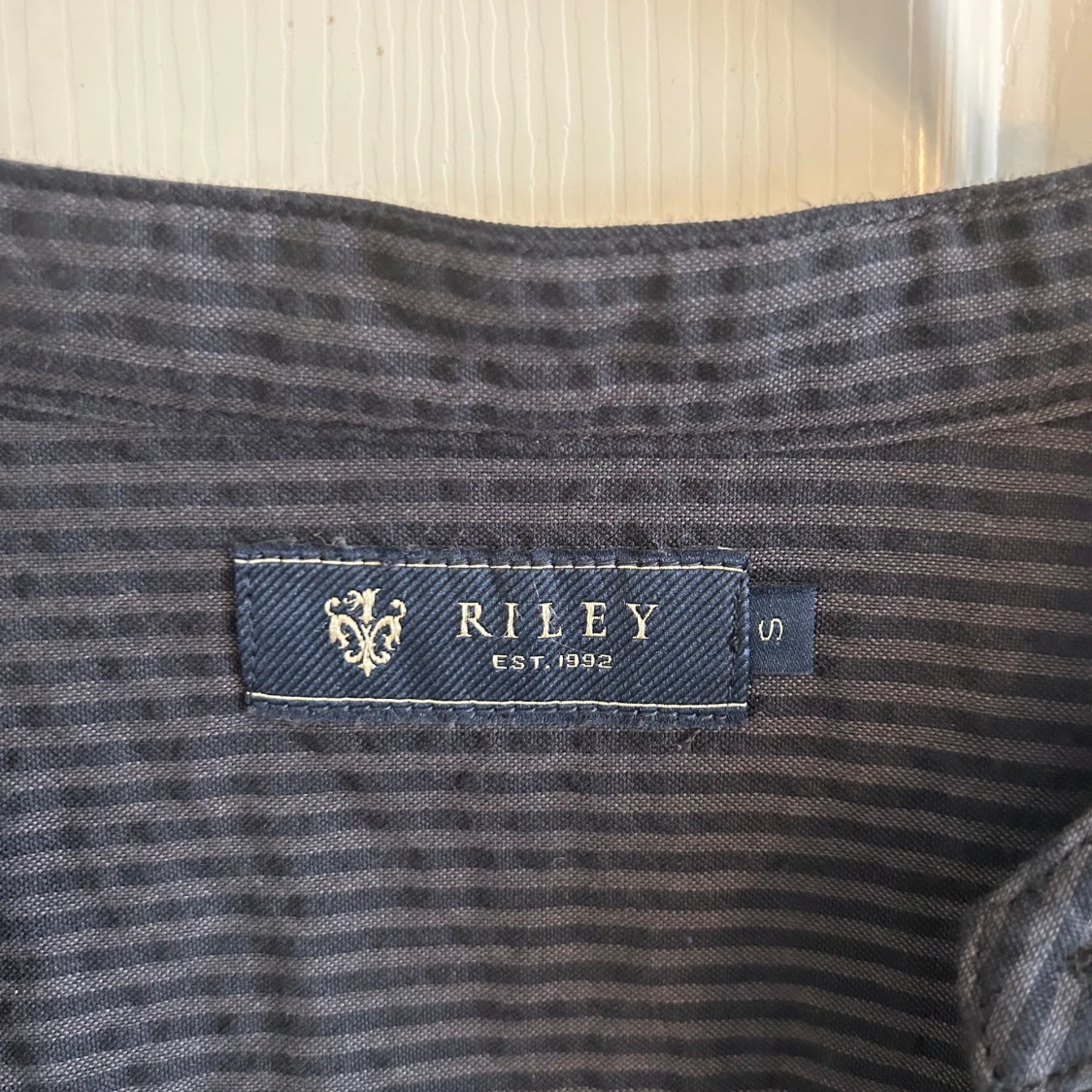 Randig blå henley från Riley - 2