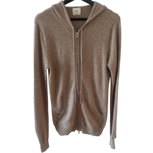 JOHN HENRIC KASHMIR ZIP HOODIE - John Henric kashmir zip hoodie - Storlek S - 100% Kashmir - Mycket fint skick - hör av er vid minsta fundering // Deluxecloset 