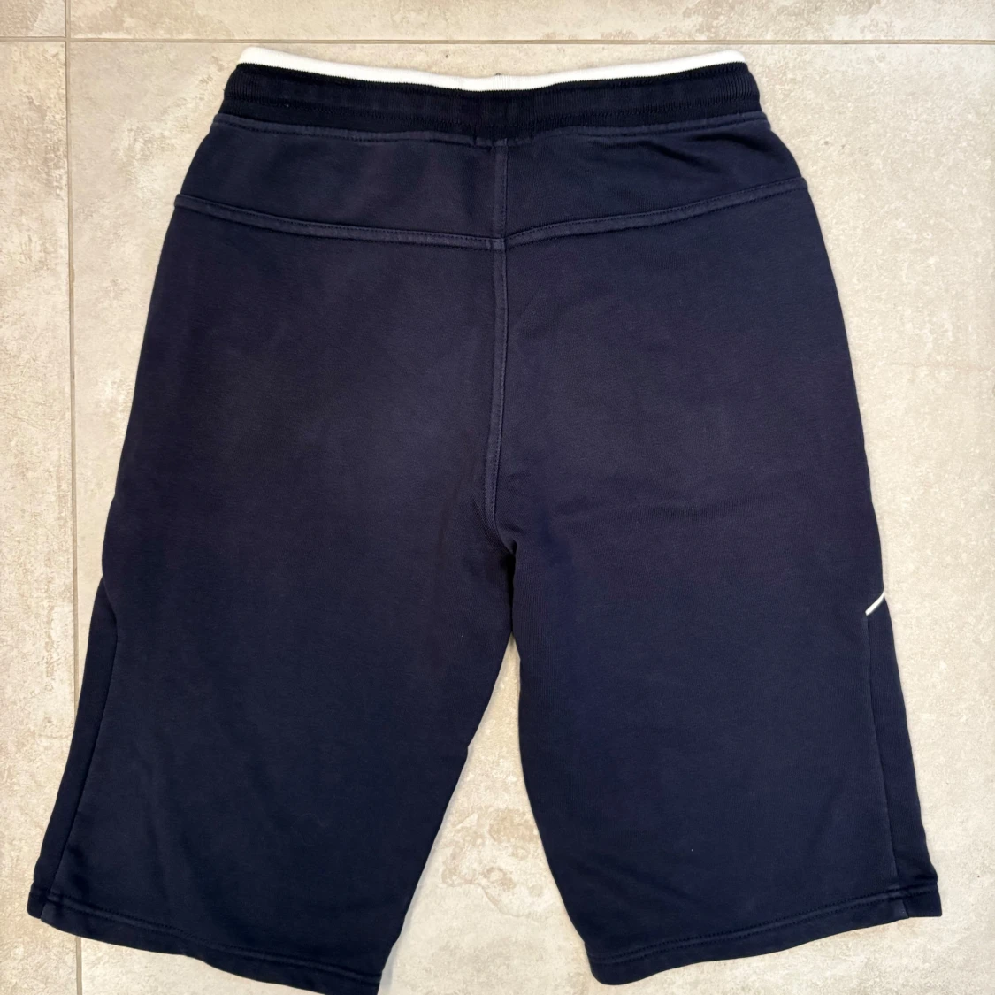 Mörkblå Hugo Boss shorts  - 1
