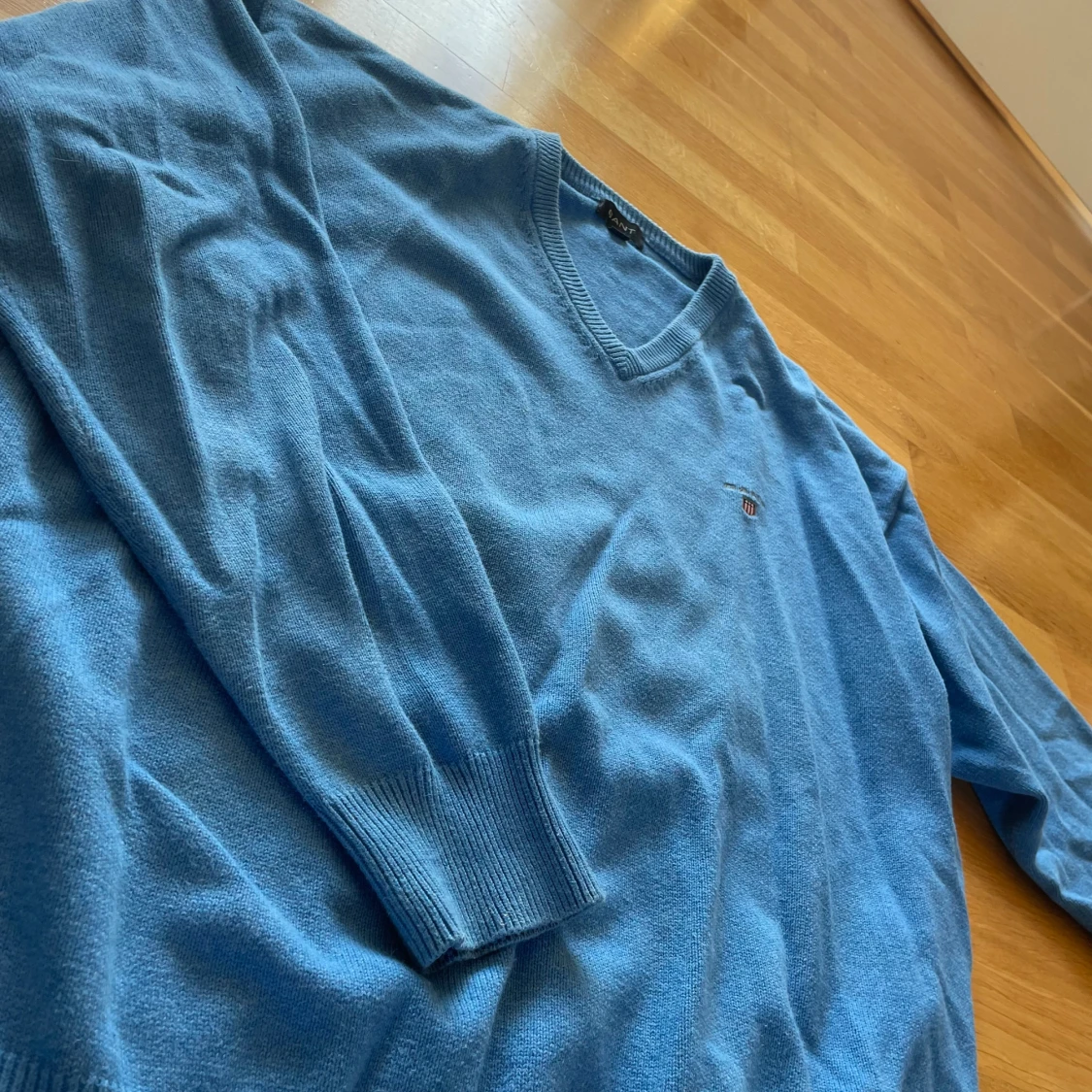 Vintage Blå v-ringad tröja från GANT XL - 2