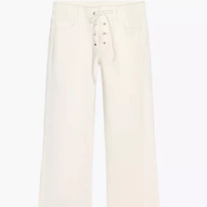 Vita jeans med snörning - Helt slutsålda jeans från Zara! Säljer då de är för stora. Har inga defekter och nästintill nya 