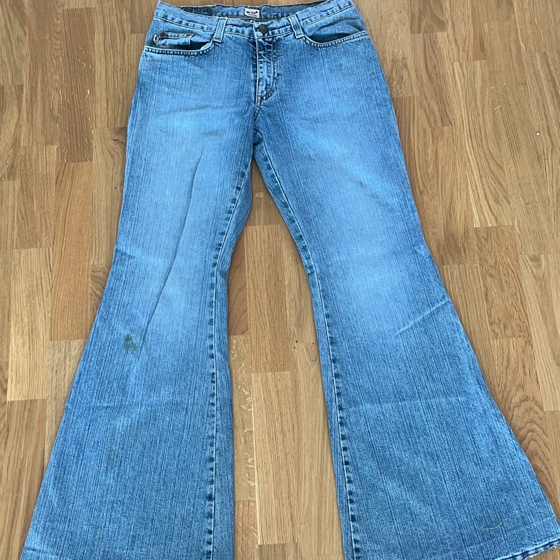 Blå bootcut jeans från Zu Elements