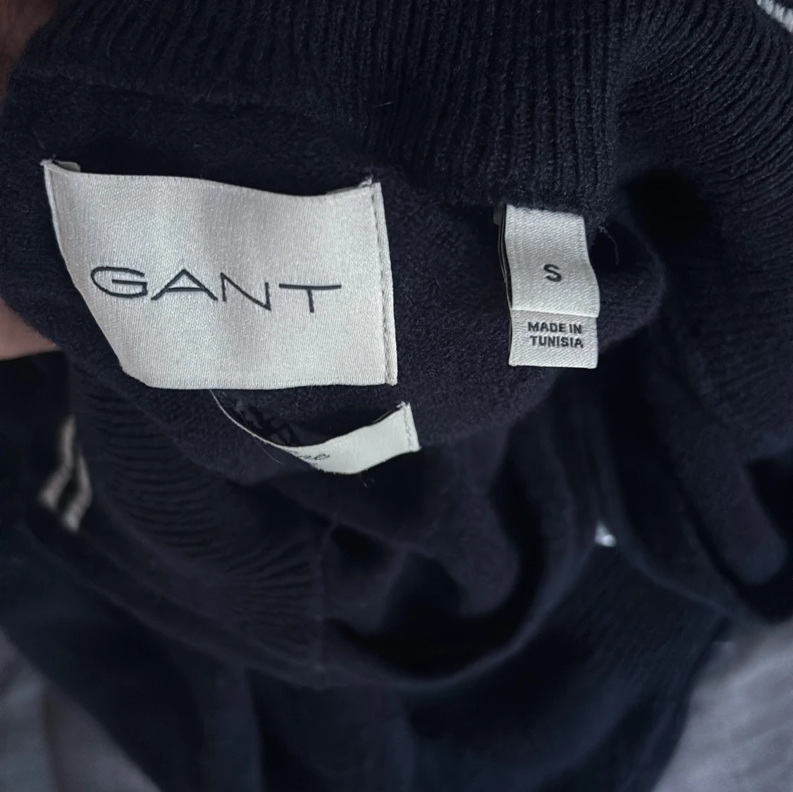 Marinblå GANT tröja med half zip - 2