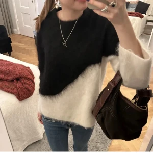 Other stories tröja sökes  - Letar efter denna slutsålda tröjan från & Other Stories helst i storlek XS och för ett rimligt pris💕 (lånad bild)