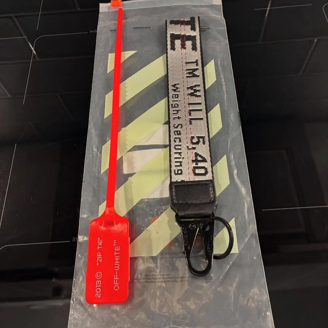 silver off white nyckelring  - 4