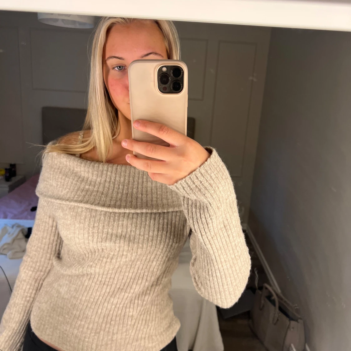 Beige ribbad offshoulder stickad tröja - 3