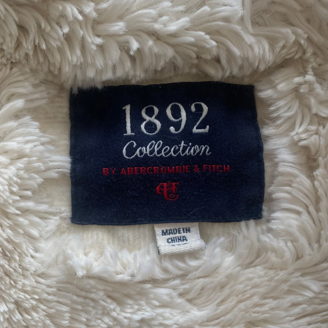 Vit hoodie Abercrombie & Fitch pälsfodrad - 2