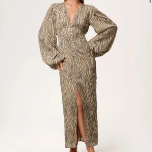 Adoore klänning - Superfin klänning från Adoore i strl 36 i mycket fint skick