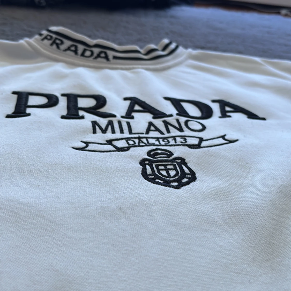 Vit sweatshirt från Prada med brodyr - 3