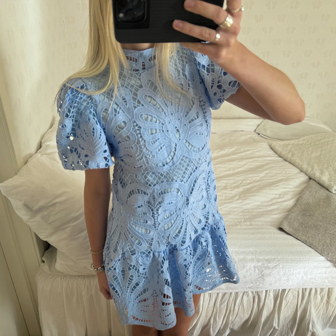 Ljusblå spetsklänning