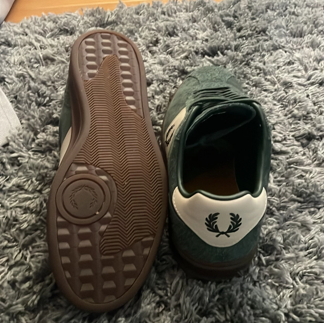 Gröna sneakers från Fred Perry - 2