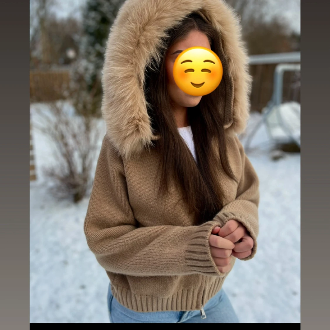 Beige stickad jacka med äkta päls (etiketten är kvar)